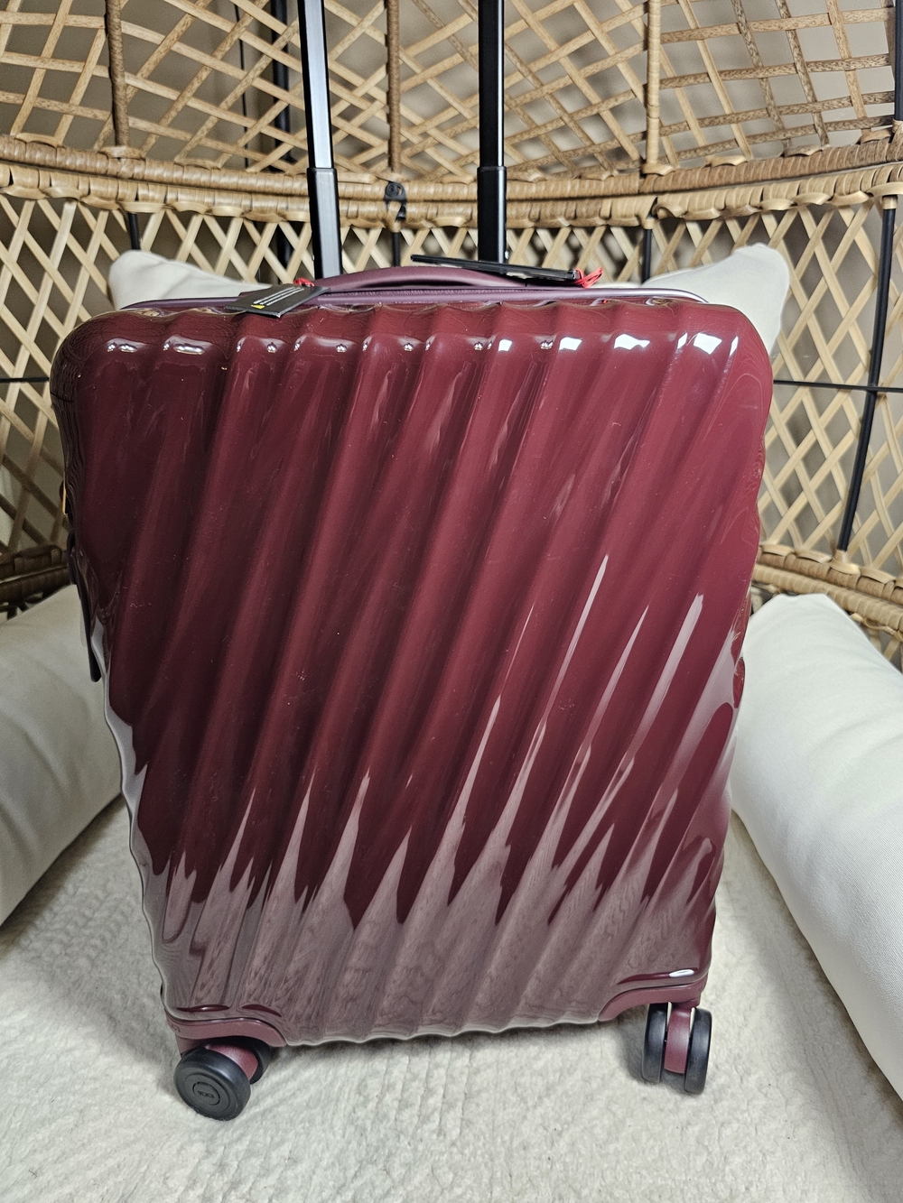 TUMI 19 Degree International Expandable Carry-on Color: Glossy Wine new with tag